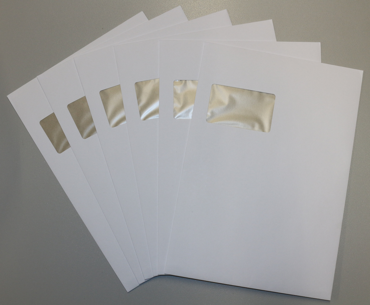 200 Stck -  C4 Umschlge Fenster Papprckwand Versandtaschen komplett wei haftklebend